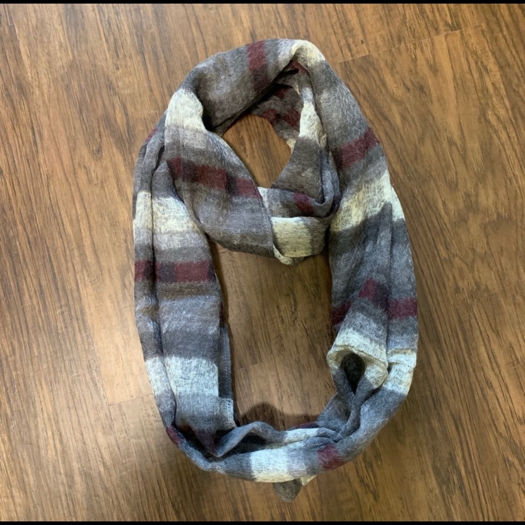 Anthropologi Beautiful Infinity Scarf Brand New Without Tag Size 56 By 19 Anthropologi Beautiful Infinity Scarf Brand New Without Tag Size 56 By 19